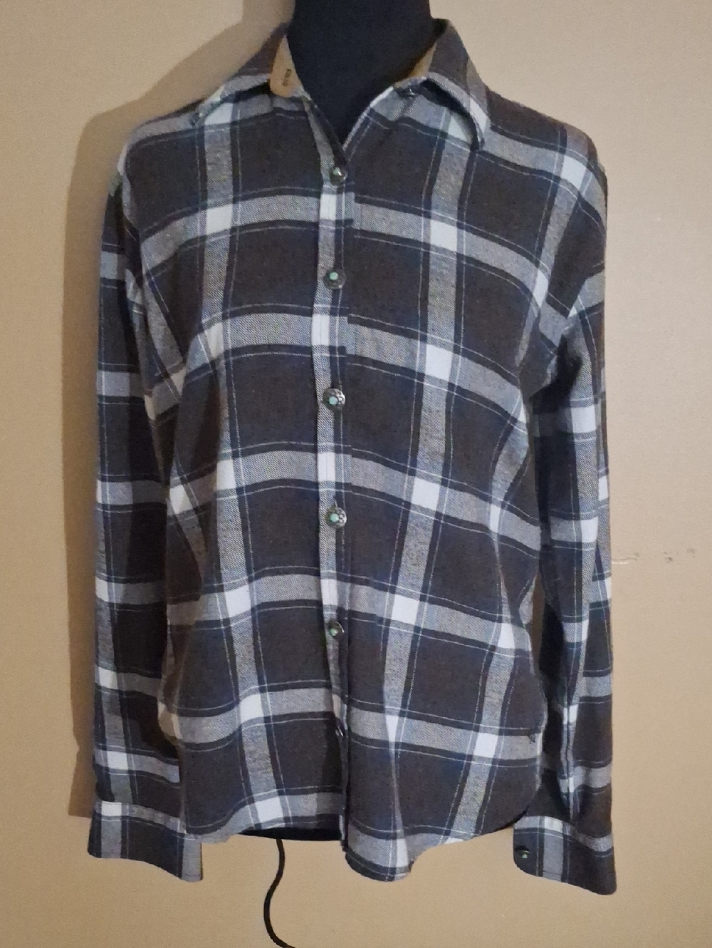 Madison Creek Woman Flannel Button Down W details